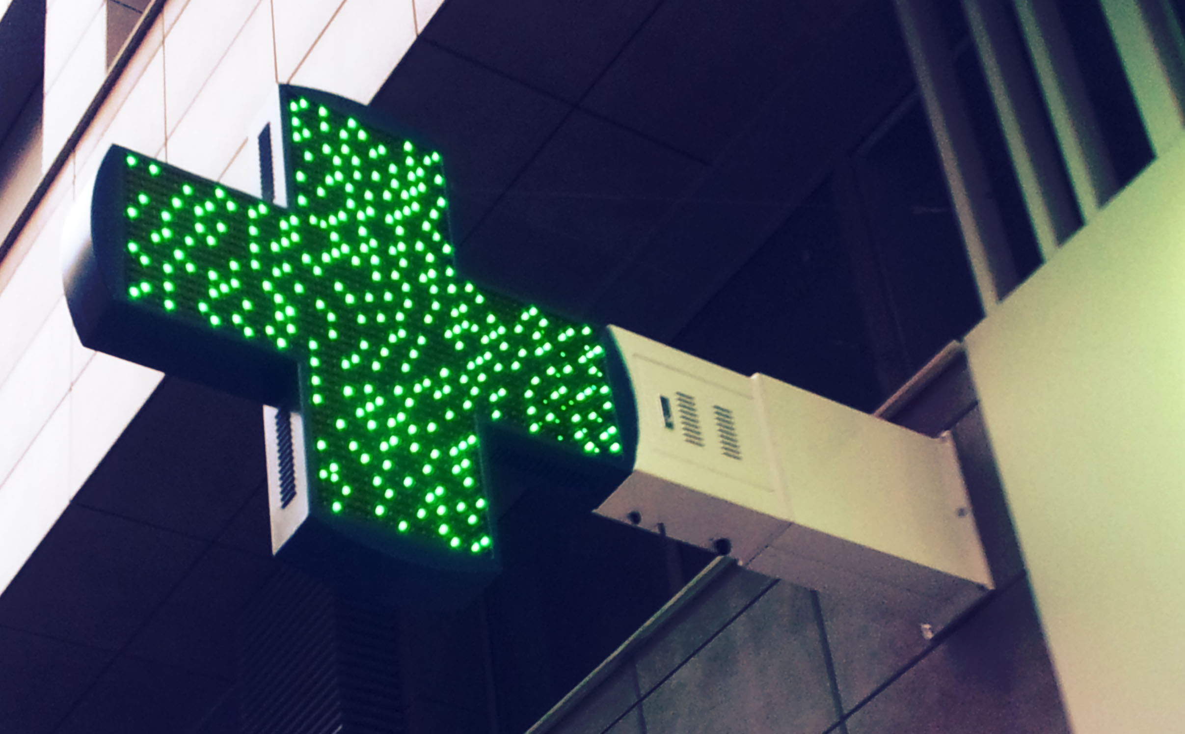 cruces de farmacia led1